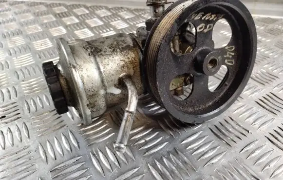 Toyota Avensis T250 Power steering pump