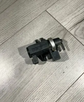 BMW 5 E39 Turbo solenoid valve 2247906