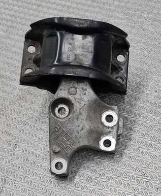 Peugeot 308 Engine mount bracket