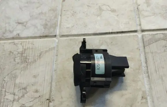 Mazda 3 I Interior temperature sensor K7570B32T