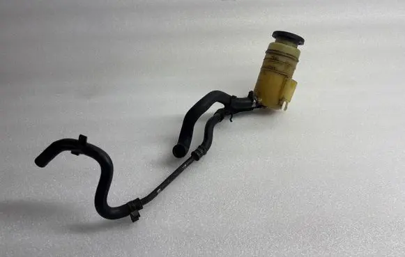 Power steering fluid tank/reservoir