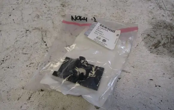 Opel Astra K Front parking sensor holder (PDC) 13437470
