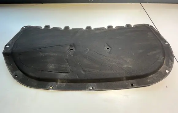 Engine bonnet/hood sound/heat insulation
