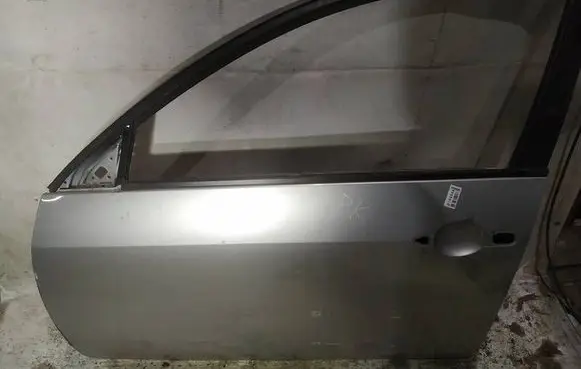 Nissan Primera Front door pilkos
