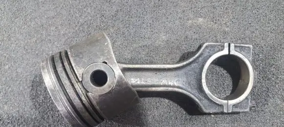BMW 5 E39 Piston 