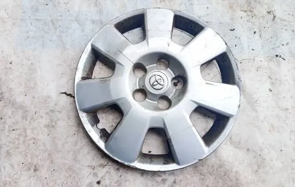 Toyota Avensis T250 R16 wheel hub/cap/trim 426020F010