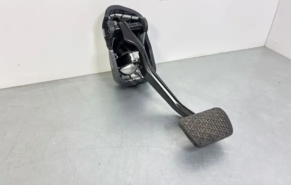 Mercedes-Benz E W213 Brake pedal A2052920000