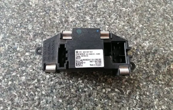 Volkswagen PASSAT B6 Heater blower motor/fan resistor 3C0907521