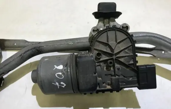 Peugeot 207 Wiper motor 0390241540