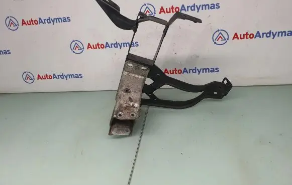 Radiator support slam panel bracket