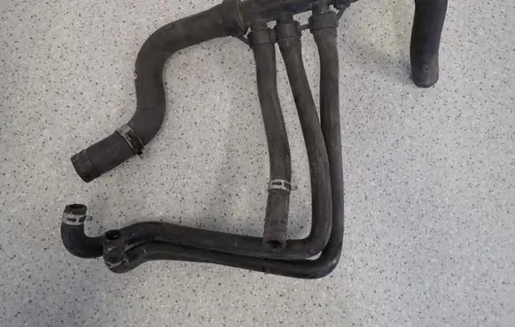 Nissan Primera Engine coolant pipe/hose 
