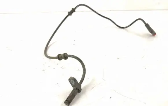 Mercedes-Benz E W212 ABS rear brake sensor 2125402117 A2125402117
