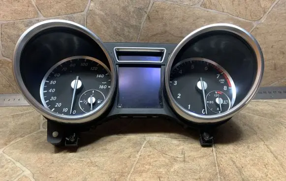 Mercedes-Benz GL X166 Speedometer (instrument cluster)