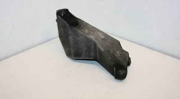 Audi A4 S4 B7 8E 8H Engine mounting bracket 8E0199307A