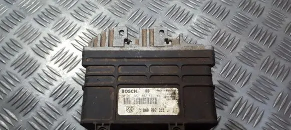 Volkswagen PASSAT B4 Engine control unit/module 0261203188