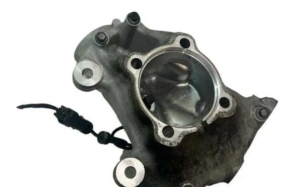 Front wheel hub spindle knuckle