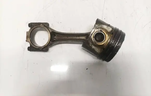 Volkswagen Golf IV Piston with connecting rod