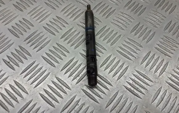Nissan Note (E11) Fuel injector 8200421359