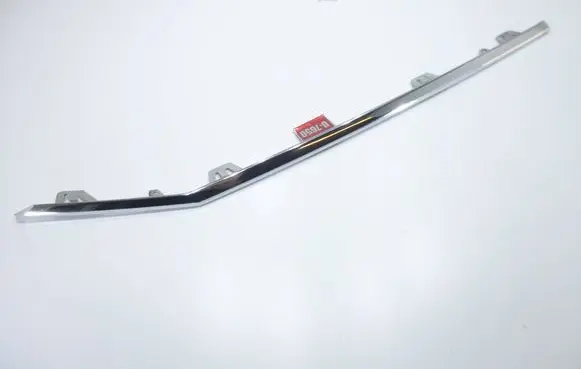 Front bumper splitter molding