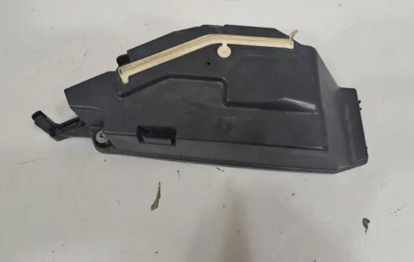 BMW X2 F39 Fuse box cover 8581751
