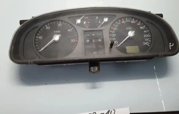 Renault Laguna II Speedometer (instrument cluster) 8200218863 7LE4LM62