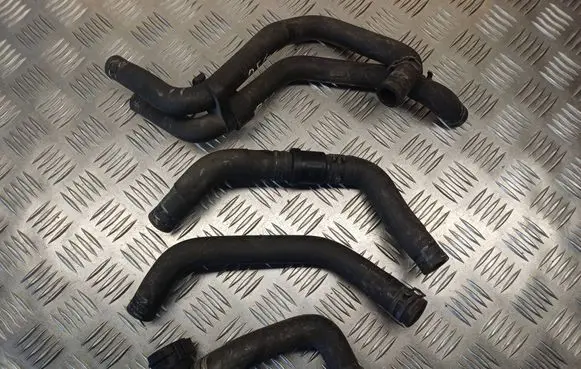 Engine coolant pipe/hose