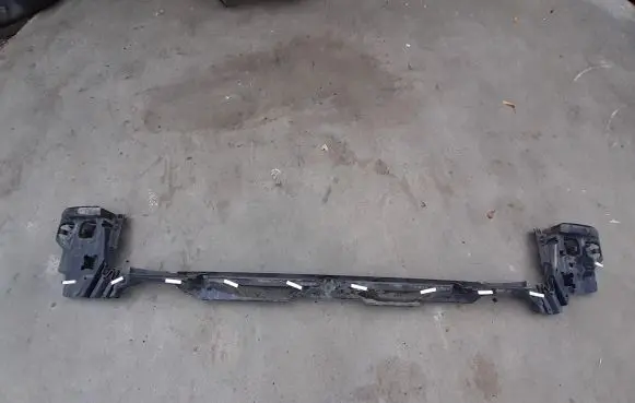 BMW 5 G30 G31 Rear bumper mounting bracket 21754011