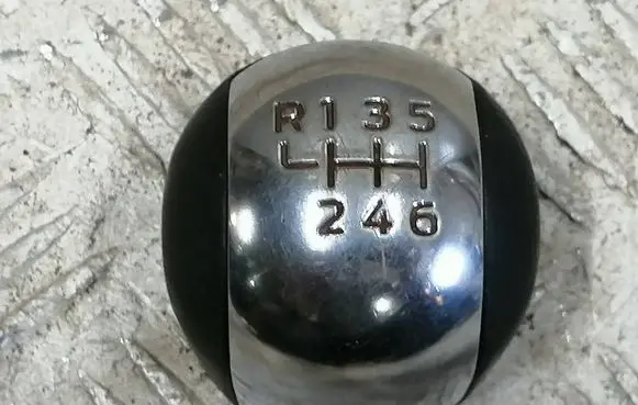 Ford Ecosport Gear lever shifter trim leather/knob 