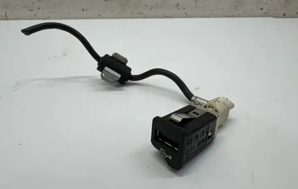 BMW 5 GT F07 USB socket connector BMW6131 9167196