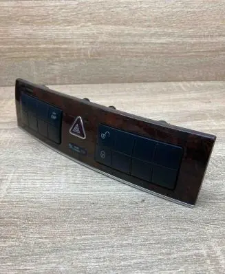 Mercedes-Benz C W203 Hazard light switch A2038702510