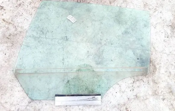 Rear door window glass