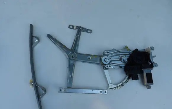 Opel Astra H Front door electric window regulator 8J094151B A3360300470 A330013100417
