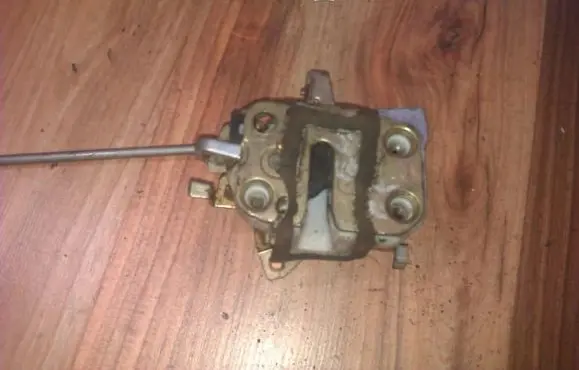 Mazda 323 Front door lock