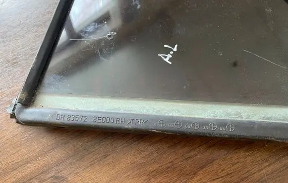 KIA Sorento Rear vent window glass 
