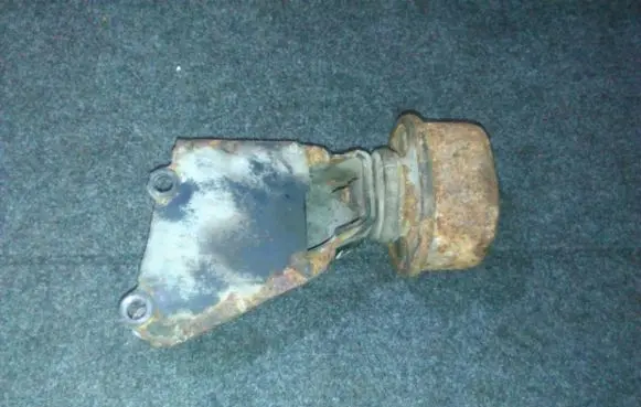 Volkswagen Transporter - Caravelle T4 Engine mount bracket