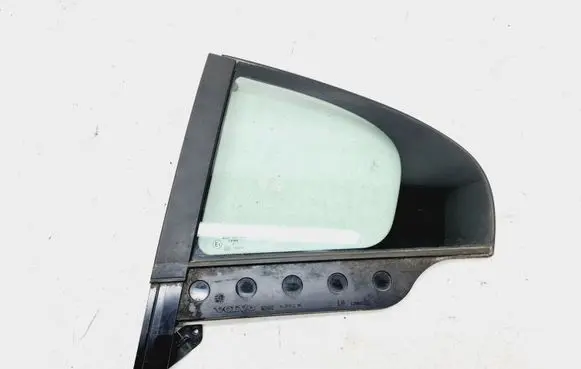 Rear vent window glass