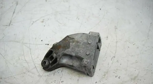 Mercedes-Benz E W212 Engine mounting bracket A6422233404
