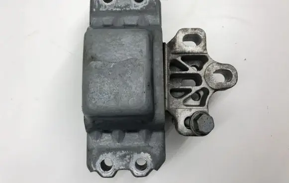 Volkswagen PASSAT B7 Engine mount bracket 3318202 IKO199555
