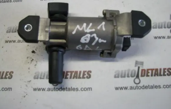 Mercedes-Benz ML W163 Vent window/glass motor A1638201442
