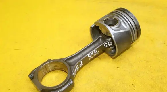 Volkswagen PASSAT B6 Piston with connecting rod BKD