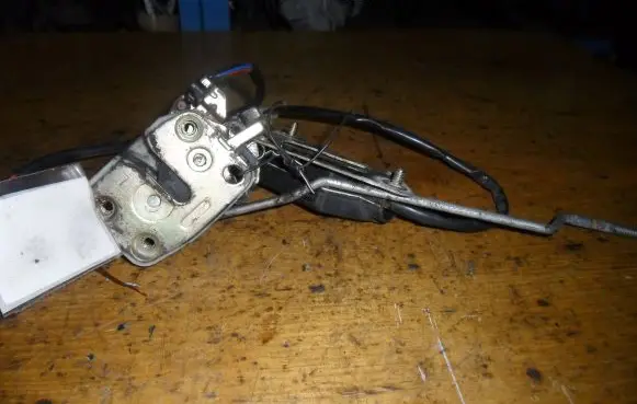 KIA Sportage Front door lock