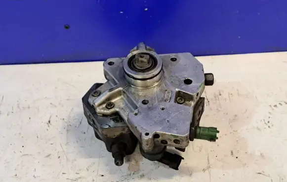 Volvo V50 Mechanical fuel pump 0445010111 8692521
