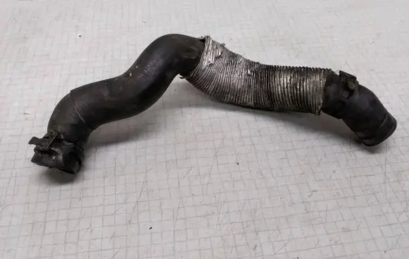 Volkswagen Golf V Engine coolant pipe/hose 030121137AD