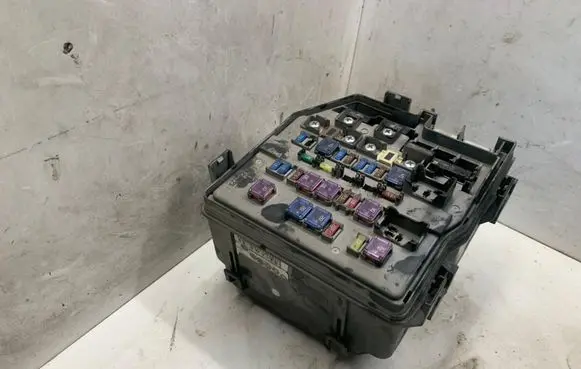 Honda CR-V Fuse module 08SWYE01