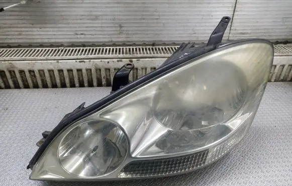 Toyota Avensis Verso Headlight/headlamp