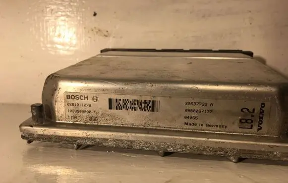 Volvo V70 Engine control unit/module 30637733