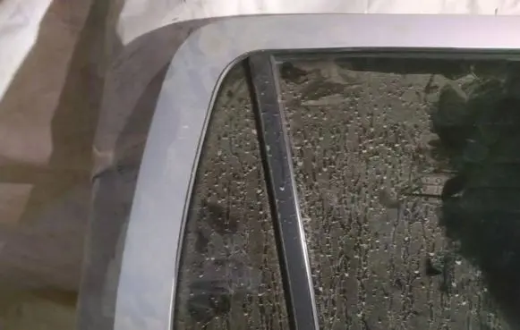 Opel Astra G Rear vent window glass 