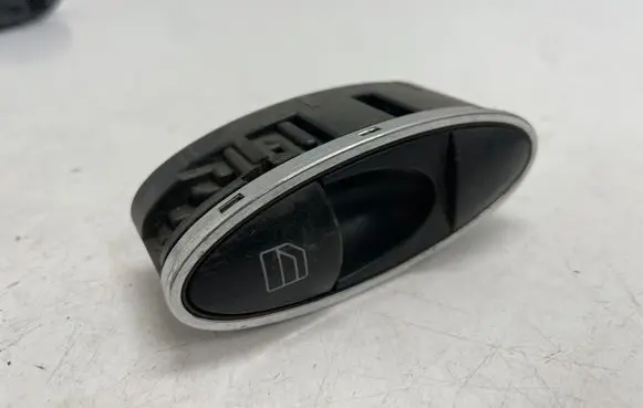 Mercedes-Benz E W211 Electric window control switch A2118219758