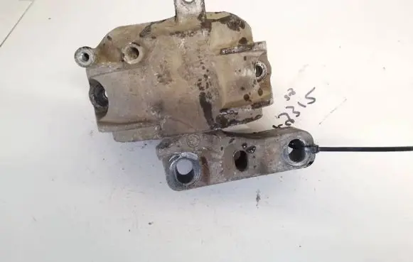 Skoda Octavia Mk2 (1Z) Engine mount bracket 1k0199262