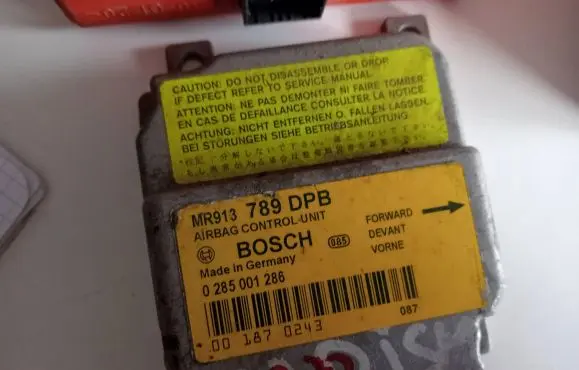 Mitsubishi Carisma Airbag control unit/module Mr913789dpb
